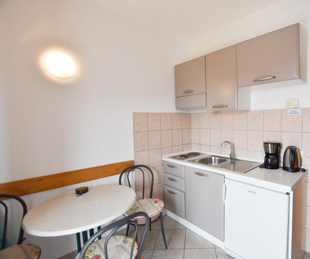 Apartments Karmen Primosten Exterior photo