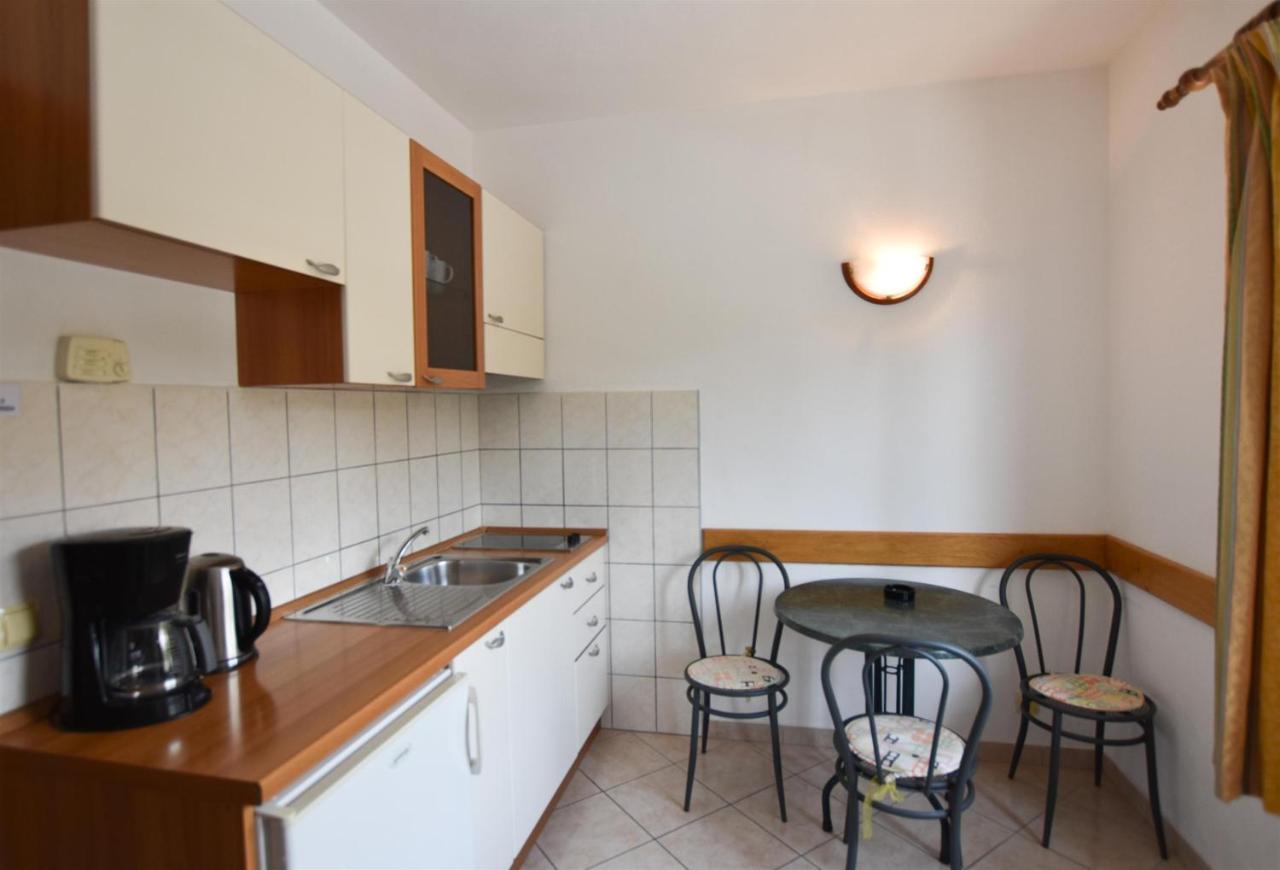 Apartments Karmen Primosten Exterior photo